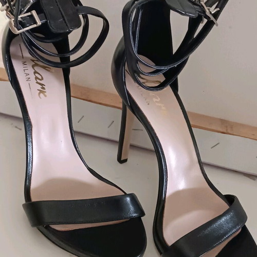 Mark Milan women's leather sandals black like new, size 38
