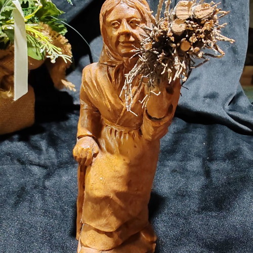 German vintage woodcarving 'Grandmother with sticks' Black Forest art (16 cm)