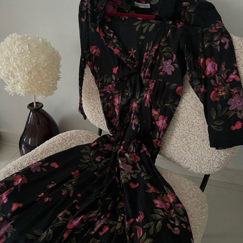 Zara dress used with 3/4 sleeve and front buttons black
