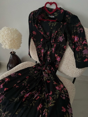 Zara dress used with 3/4 sleeve and front buttons black