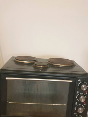 United countertop oven used, small burner not working