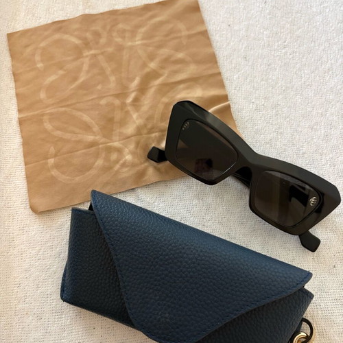 Loewe sunglasses authentic like new, black