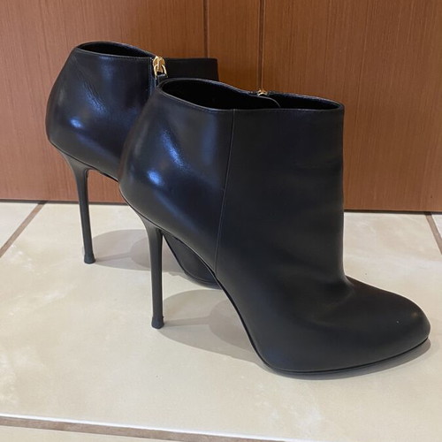 Sergio Rossi black ankle boots like new, size 40, high heel