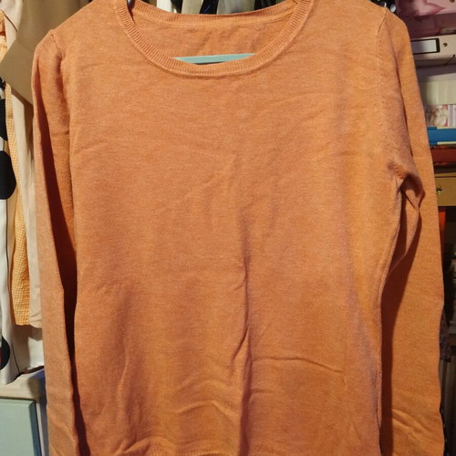 Thin wool sweater like new, size M/L, orange