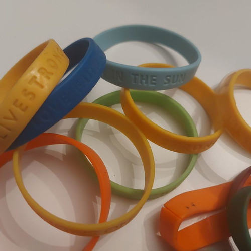 Livestrong bracelets used, pack of 14 pieces