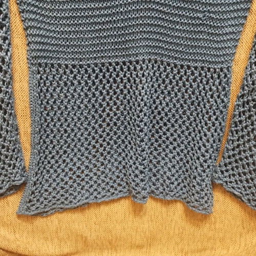 Knitted sweater from mesh size M like new, blue
