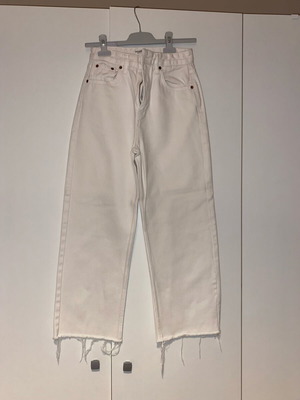 White jeans with frayed hem like new, straight fit
