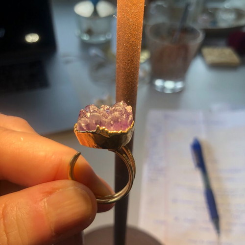 Ring with natural amethyst adjustable size, purple and gold