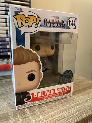 Funko Pop! Marvel Civil War Hawkeye Special Edition like new