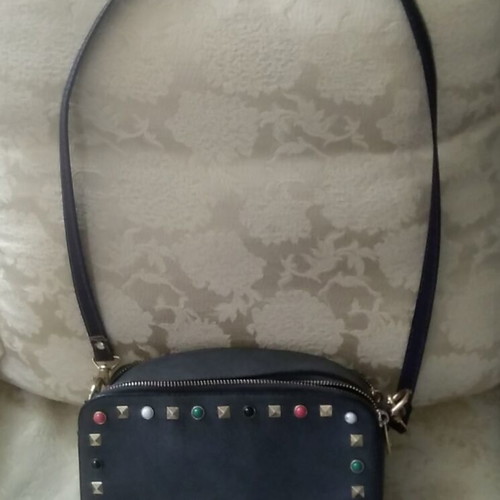 Shoulder bag new with crossbody strap and timeless design