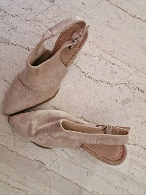 Closed-toe suede sandals