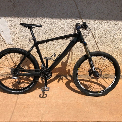 Mountain bike used, disc brakes, black