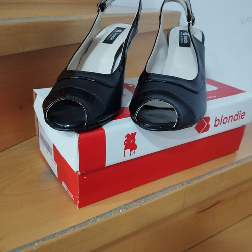 Blondie sandals size 39 new, black