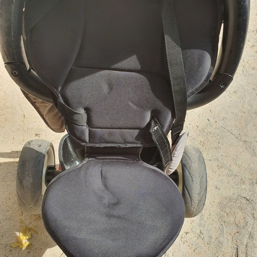 Q Play children's tricycle used with sunshade and storage space
