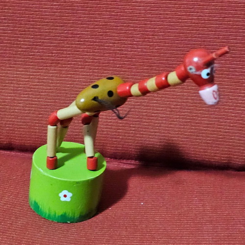 Wooden giraffe used in good condition