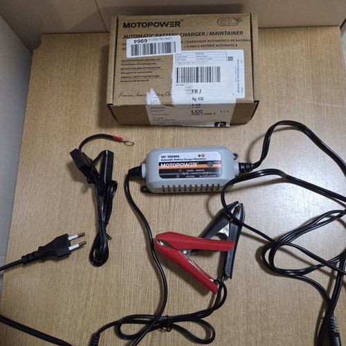 Motopower MP00205B Automatic Charger and Maintainer for 12V Batteries New