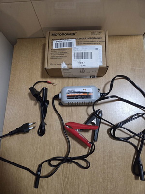 Motopower MP00205B Automatic Charger and Maintainer for 12V Batteries New