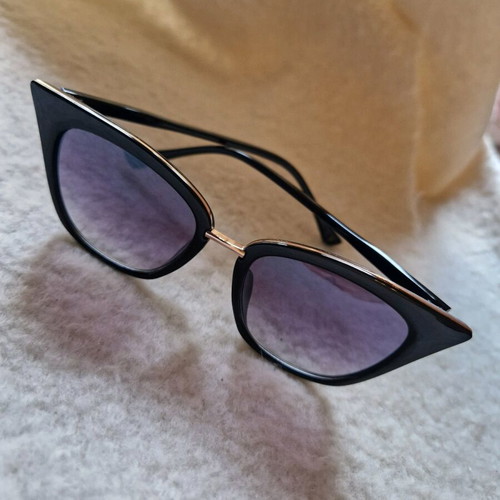 Cateye sunglasses like new, black