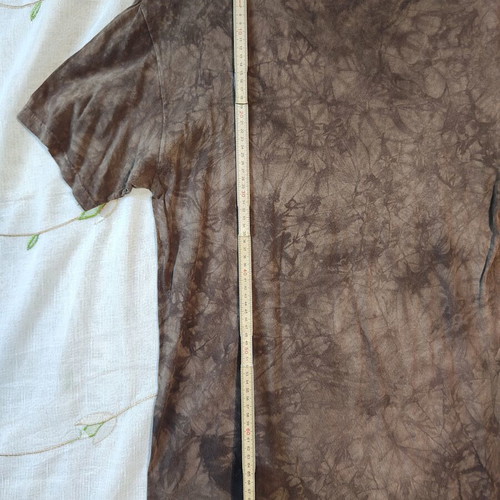 The Mountain Chocolate Lab T-shirt size M like new, colorful