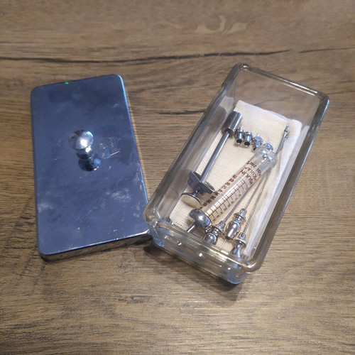 Vintage syringe set German origin like new in collectible glass case