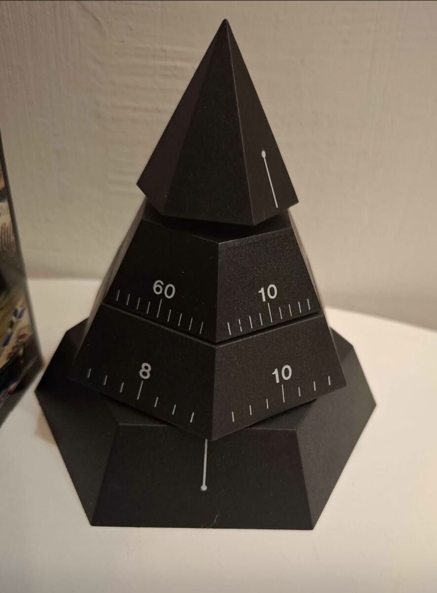 1988 Time Pyramid 4-D Design Desk Clock… - € 50,00 - Vendora.gr