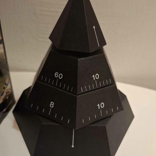 1988 Time Pyramid 4-D Επιτραπέζιο ρολόι μαύρο, λειτουργικό, περιστρεφόμενο, μπαταρίας
