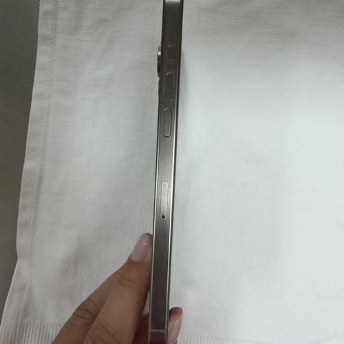 iPhone 15 Pro Max like new, silver, 256GB, 20+ MP camera
