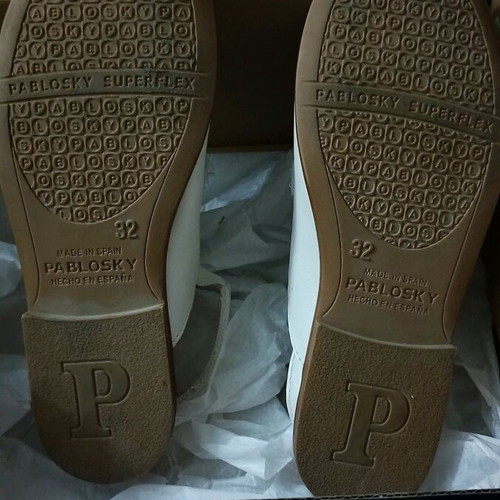 Pablosky children's closed shoes new, white and beige, size 32