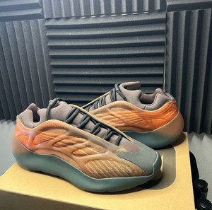 Yeezy 700 v3