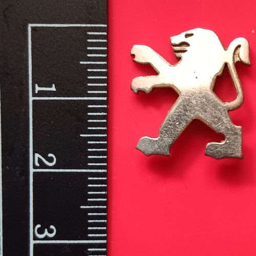 Small metal lion badge used