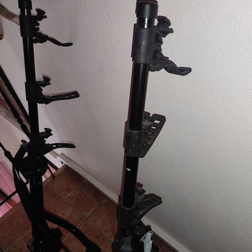 Thule three-bike rack for car roof