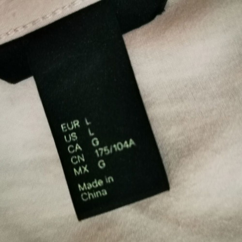 White pants like new H&M with pink blouse gift