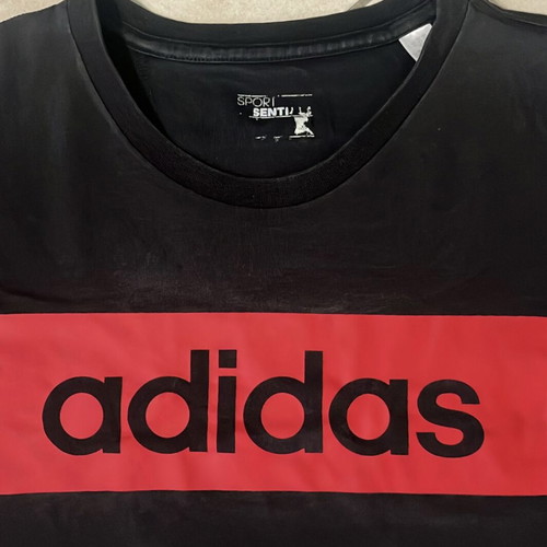 Adidas Men T-Shirt black and red box logo size L like new