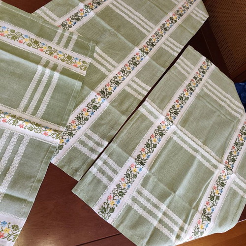 Vintage set tablecloth 150x150 and three placemats new