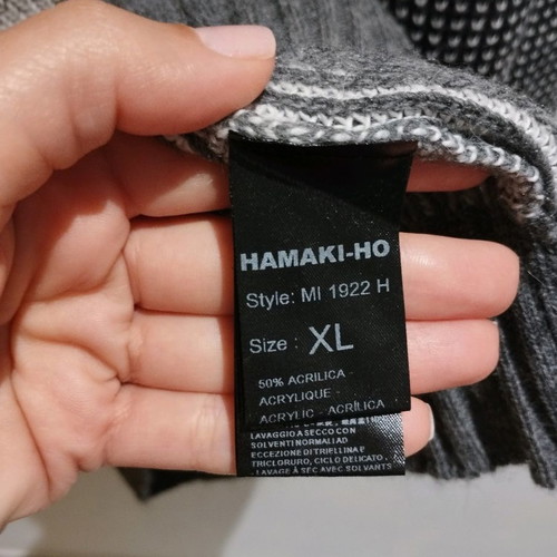 Hamaki-Ho men's sweater used size XL with round neckline