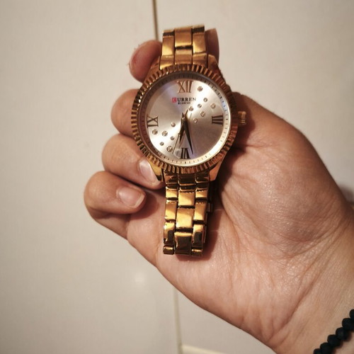 Curren 9009 watch with rhinestones like new, gold color