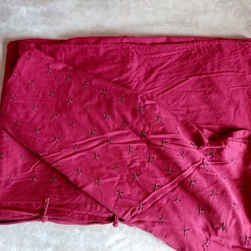 Single burgundy duvet cover like new with embroidered flowers