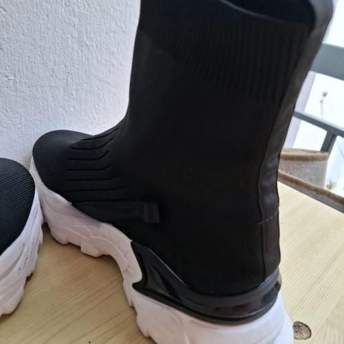 Women's sock-type sports shoe like new, black size 40