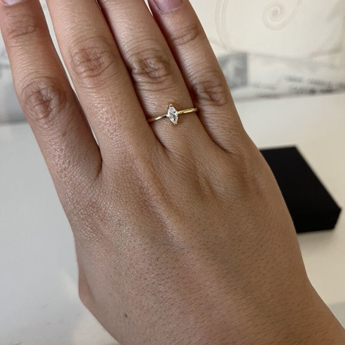 Ring type gold like new