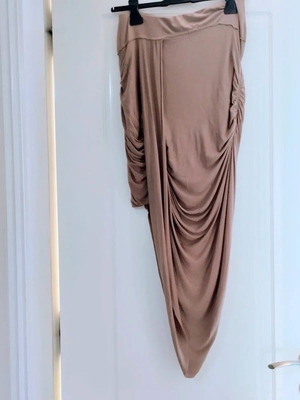 Asymmetrical beige skirt like new, stylish everyday wear