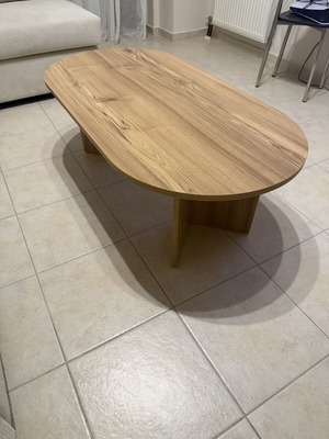 Oval coffee table