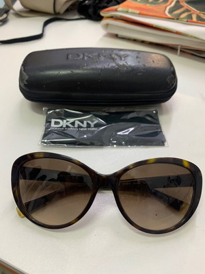 DKNY sunglasses like new, tortoise shell