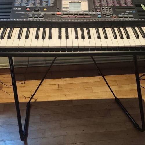 Yamaha PSR-230 keyboard like new with stand