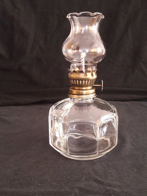 Glass oil lamp like new