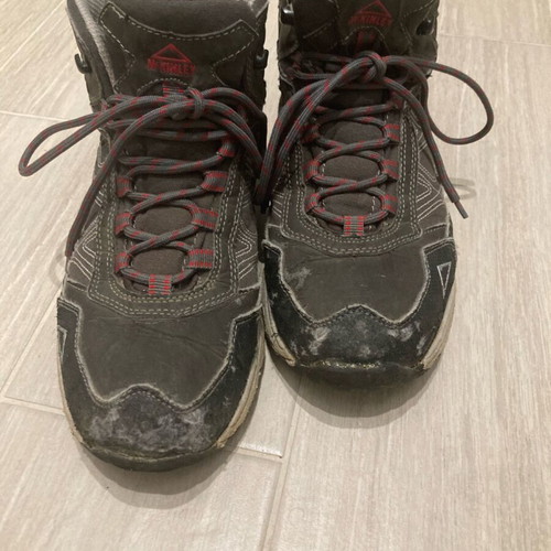 hiking boots size 40