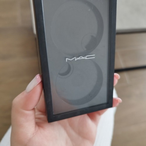MAC case with 2 slots like new