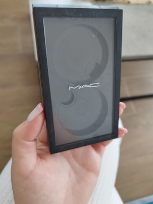 MAC case with 2 slots like new