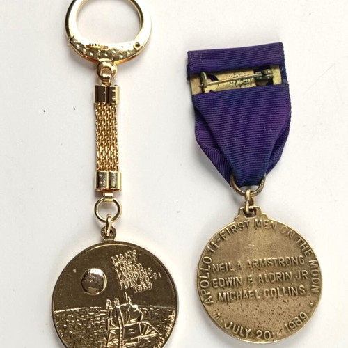 Apollo 11 collectible bronze medal and gold-plated keychain like new