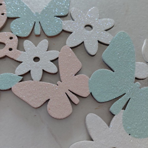 Decorative wreath made of wood with butterflies and flowers, new
