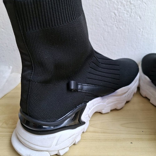 Women's sock-type sports shoe like new, black size 40